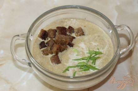 Крем-суп из грибов с ржаными чесночными гренками