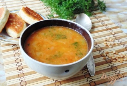 Вегетарианский гороховый суп с томатом.