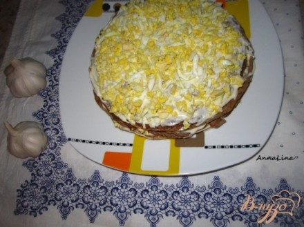Печеночный тортик с яйцом и плавленным сырочком