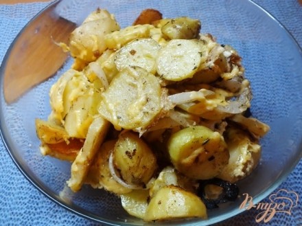 Острый картофель с тимьяном под сыром