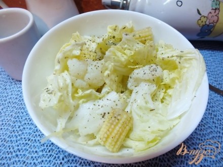 Салат с пекинской капустой и початками кукурузы