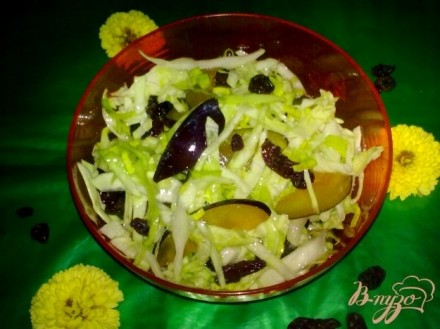 Салат из капусты со сливой
