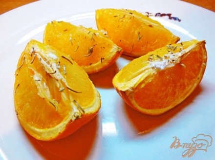 Десерт из апельсина запеченного в роме с розмарином