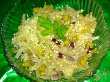 Салат из дайкона с кунжутом