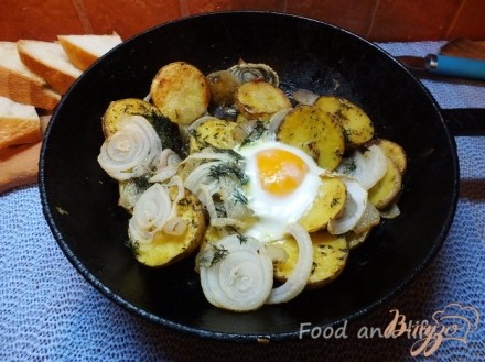 Картофель запеченый с яйцом