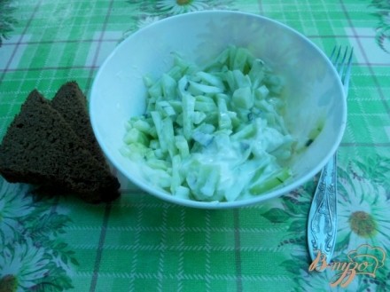 Салат из огурцов с чесночком