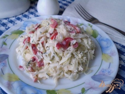 Капустный салат с болгарским перцем и укропом