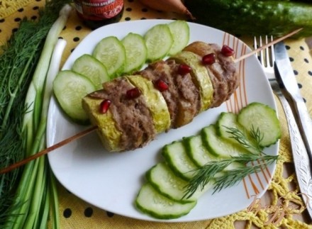 Кебаб с кабачком и картофелем