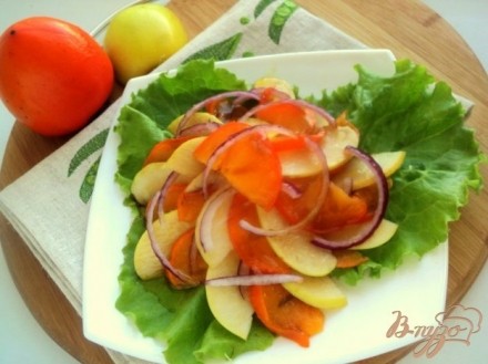 Салат с хурмой и яблоками