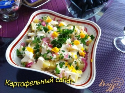 Картофельный салат с куриными яйцами