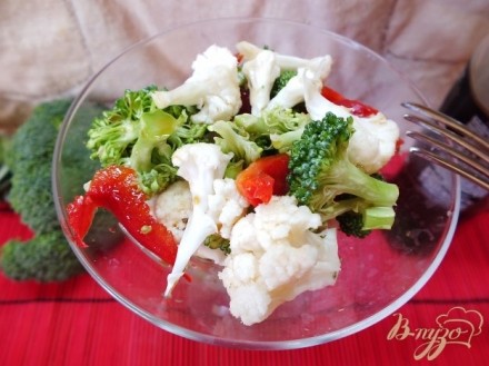 Сыроедческий салат из брокколи