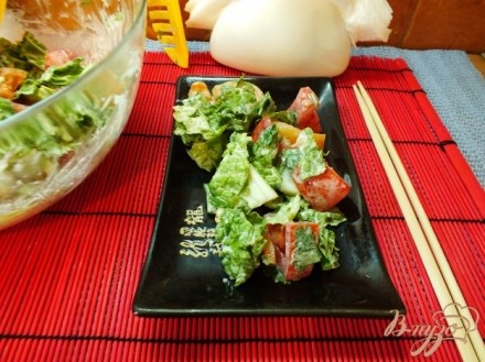 Салат с пекинской капустой и соевым соусом