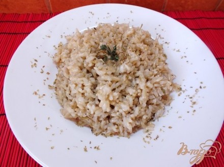 Рис неочищенный с розмарином и тимьяном