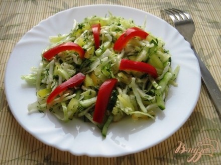 Салат с капустой Хрустящий бум