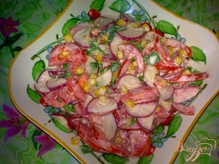 Салат овощной с редисом