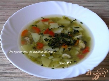 Суп из зеленого гороха с мидиями и базиликом