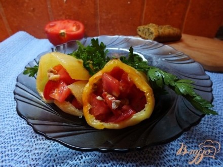 Перец фаршированный овощами в духовке