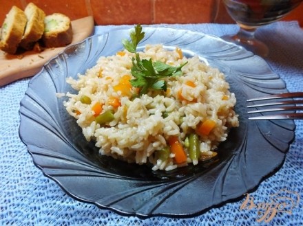 Неочищенный рис со спаржевой фасолью и морковью