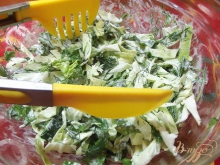 Огуречно-капустный салат со шпинатом