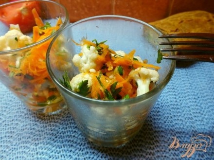 Салат из сырой цветной капусты с морковью и уксусом