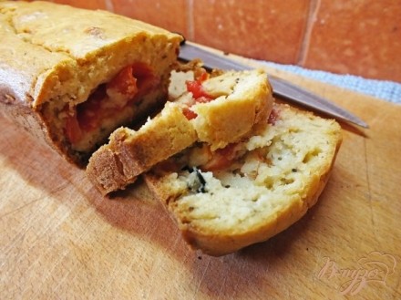 Ароматный хлеб с томатами и базиликом