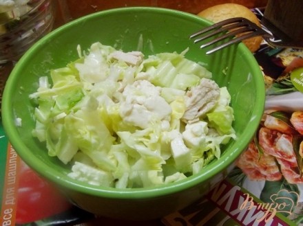Салат из отварной курицы с брынзой