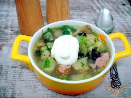 Овощной суп с кабачками и сардельками