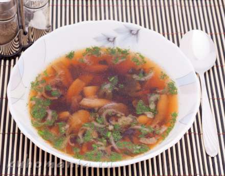 Суп с сушеными баклажанами и маринованными грибами