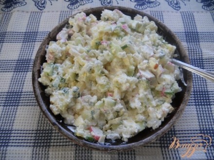 Салат сытный с крабовыми палочками и рисом