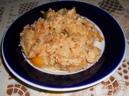 Капуста тушеная с рисом и морковью