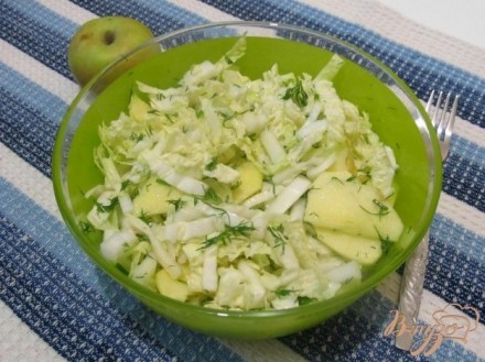 Салат из пекинской капусты и яблоком