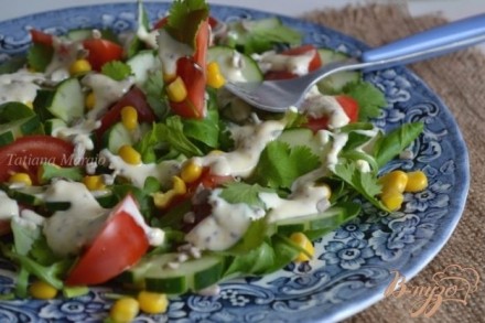 Овощной салат с яично-горчичным соусом