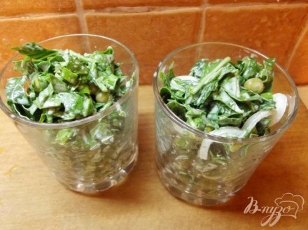Салат с зеленым гороком