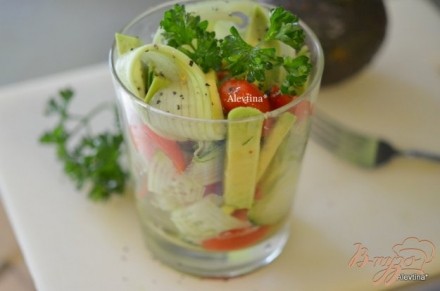 Легкий диетический салат с авокадо