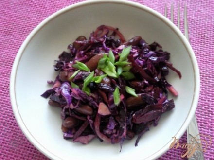 Салат из краснокочанной капусты с фасоли
