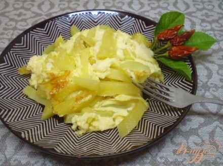 Картофель с яично-сметанной заливкой в мультиварке