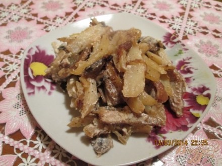 Запеченная картошка с грибами и мясом