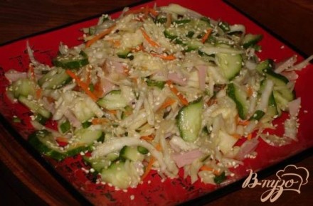 Салат капустный с кунжутом