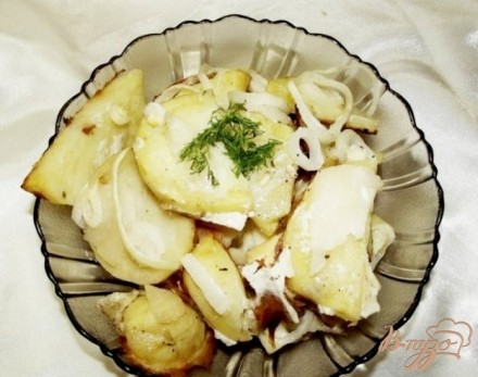 Картофель маринованный, запеченный с луком