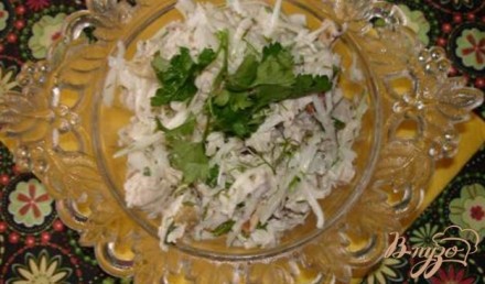 Салат из белокочанной капусты с курицей