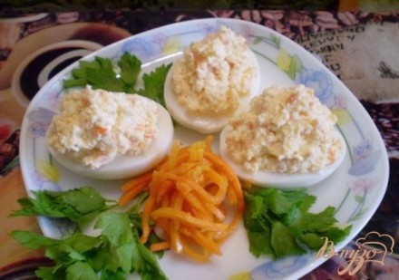 Яйца фаршированные творогом и морковью