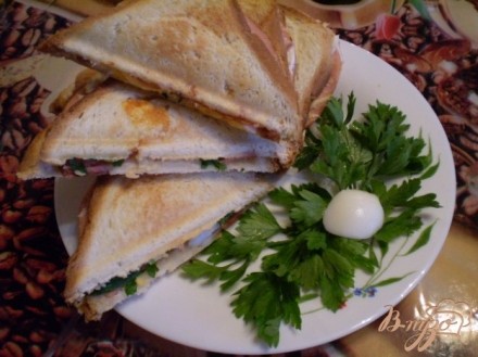 Сэндвич с колбасой и яйцом