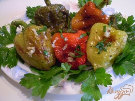 Жареный болгарский перец с чесноком и зеленью