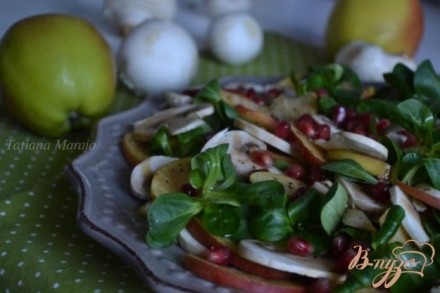 Салат с грибами и яблоками