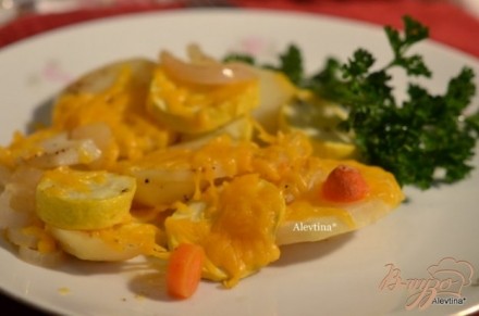 Картофель с овощами и сыром