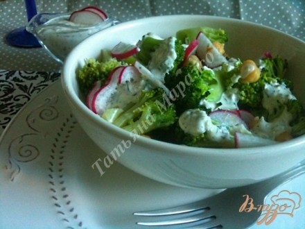 Салат из брокколи с редисом (+ салатная заправка из каперсов)