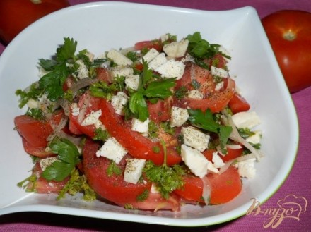 Салат из помидоров и брынзы