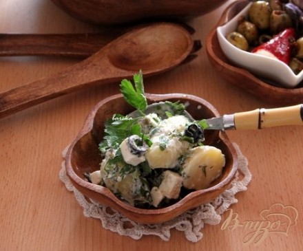 Греческий картофельный салат с фетой