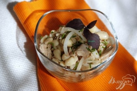Тосканский салат с тунцом и белой фасолью