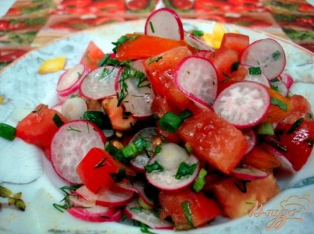 Салат из редиса, помидоров и мяты